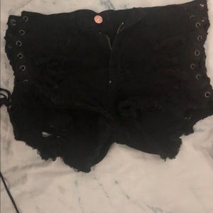 Black shorts with fashion tips on the side size m